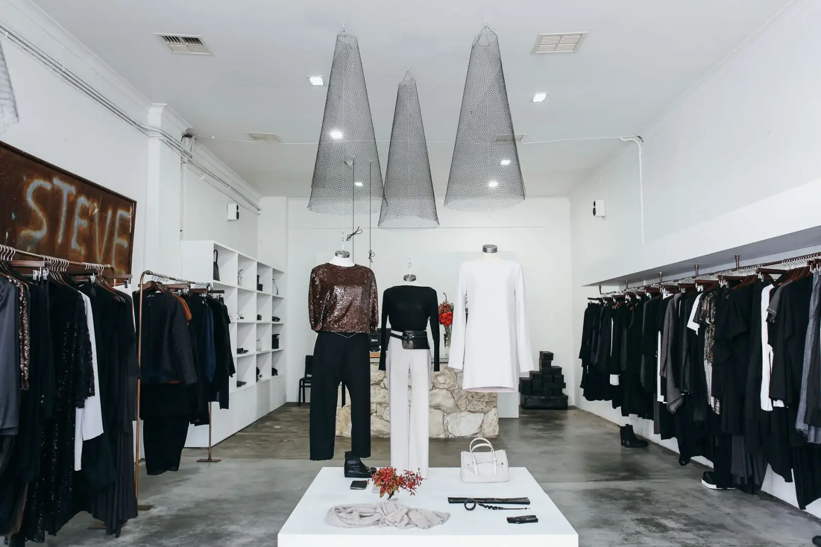 渝中区千娱音服装店原创潮牌服饰面料工艺解析