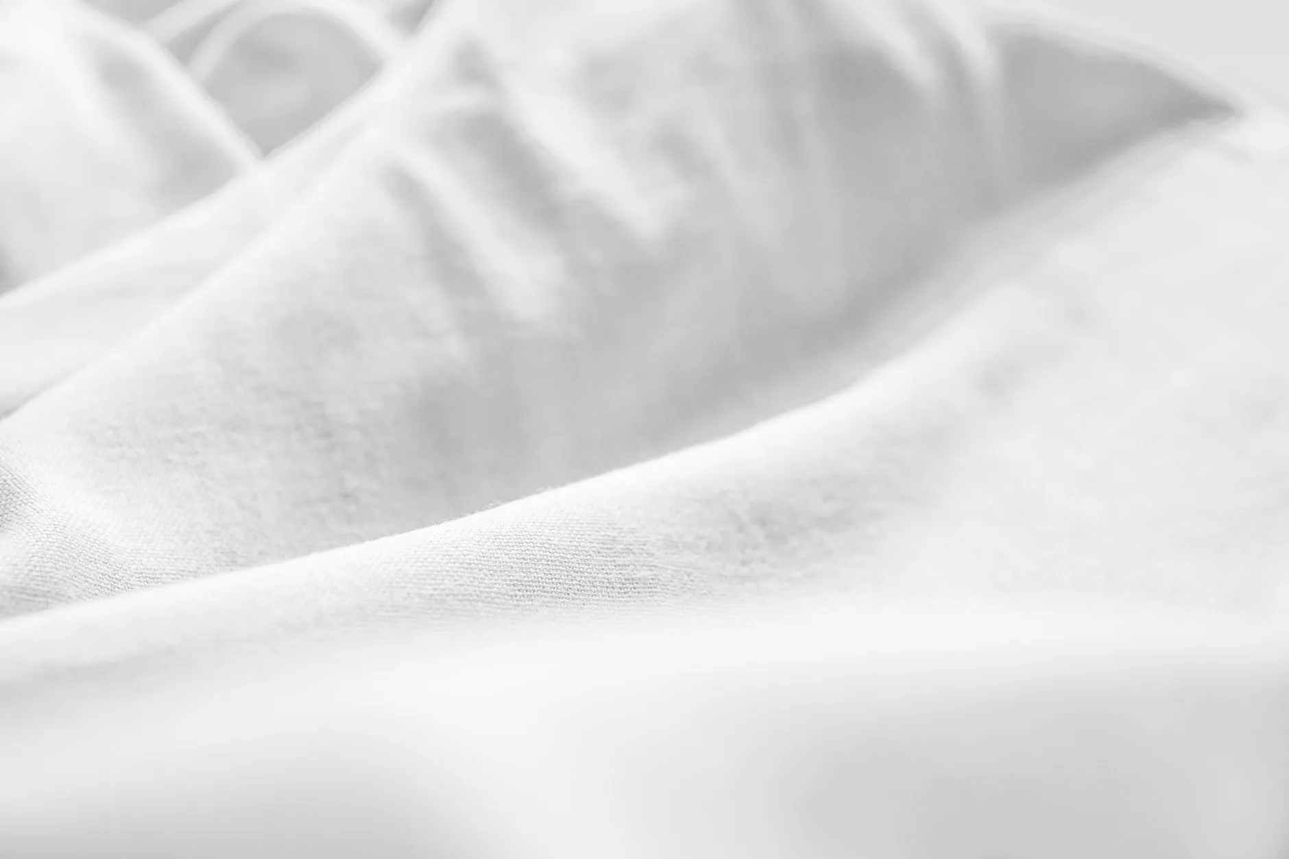 原创潮牌服饰面料选型对比:棉质与混纺工艺的穿着体验差异正文配图 1